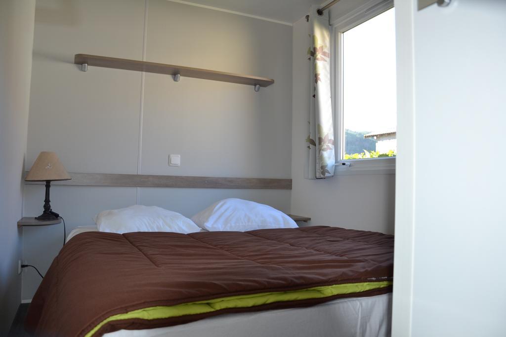 Camping La Mare Aux Fees Hotel Roquefeuil Zewnętrze zdjęcie