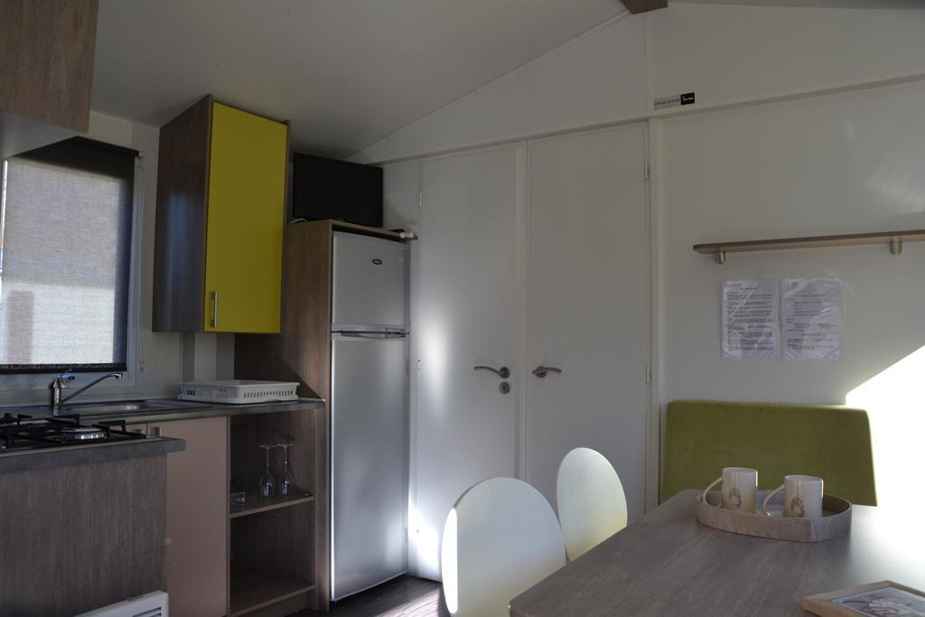Camping La Mare Aux Fees Hotel Roquefeuil Zewnętrze zdjęcie