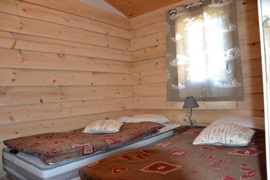 Camping La Mare Aux Fees Hotel Roquefeuil Zewnętrze zdjęcie