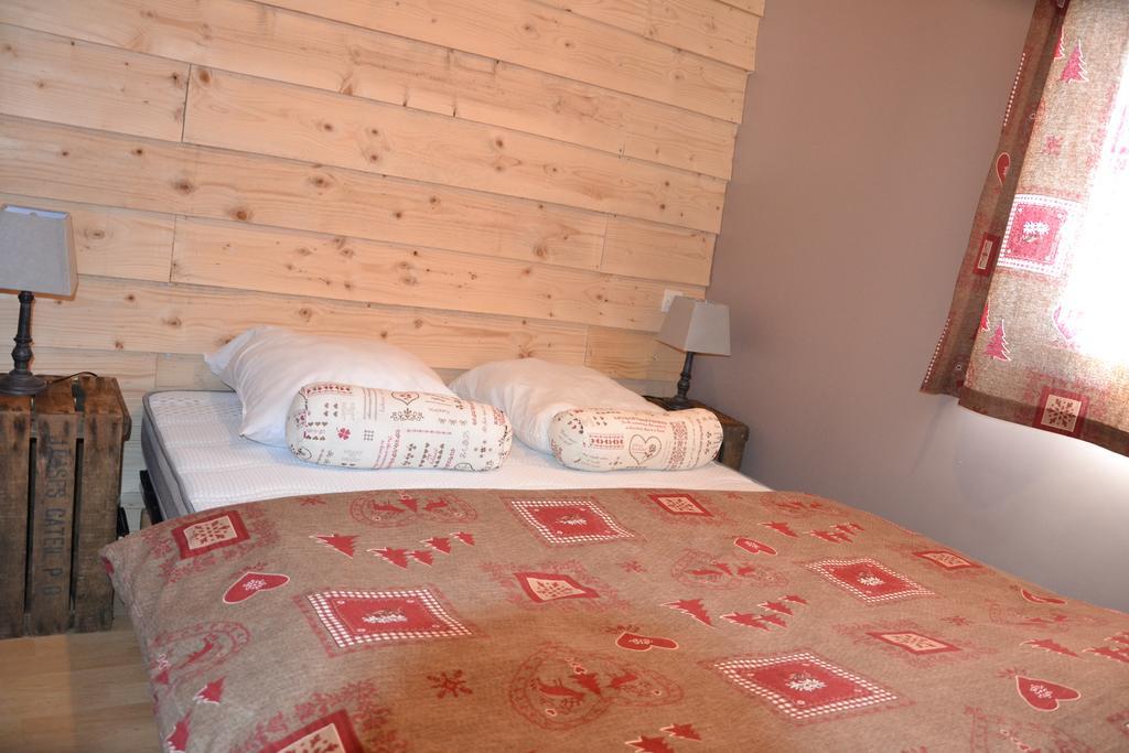 Camping La Mare Aux Fees Hotel Roquefeuil Zewnętrze zdjęcie