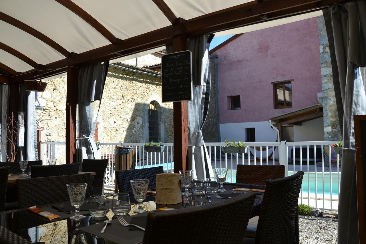 Camping La Mare Aux Fees Hotel Roquefeuil Zewnętrze zdjęcie