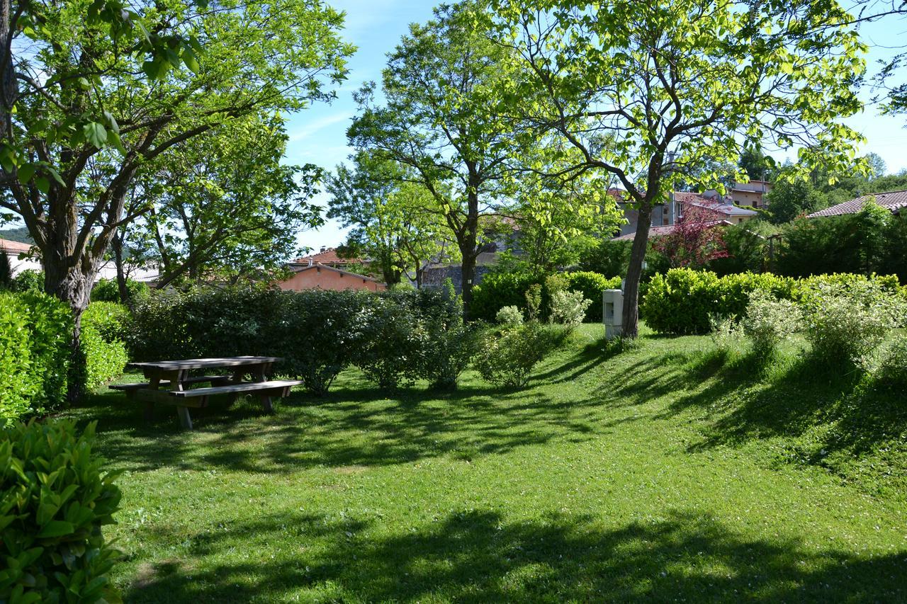 Camping La Mare Aux Fees Hotel Roquefeuil Zewnętrze zdjęcie