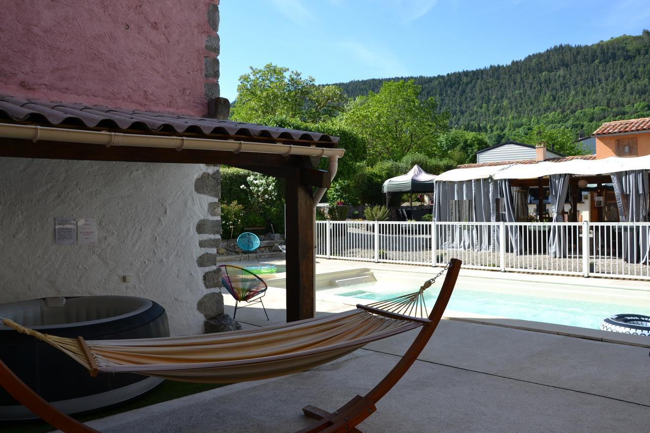Camping La Mare Aux Fees Hotel Roquefeuil Zewnętrze zdjęcie