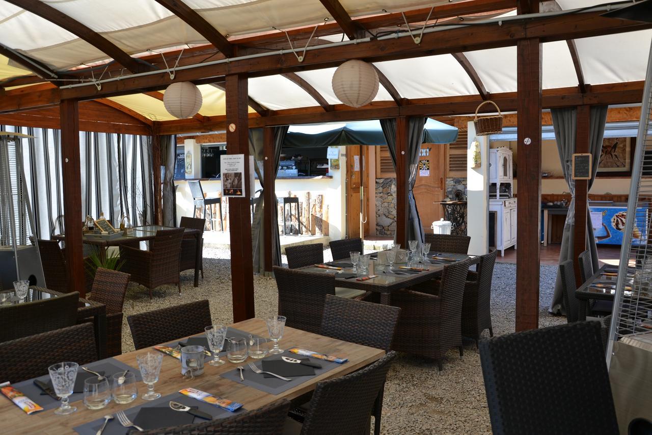 Camping La Mare Aux Fees Hotel Roquefeuil Zewnętrze zdjęcie